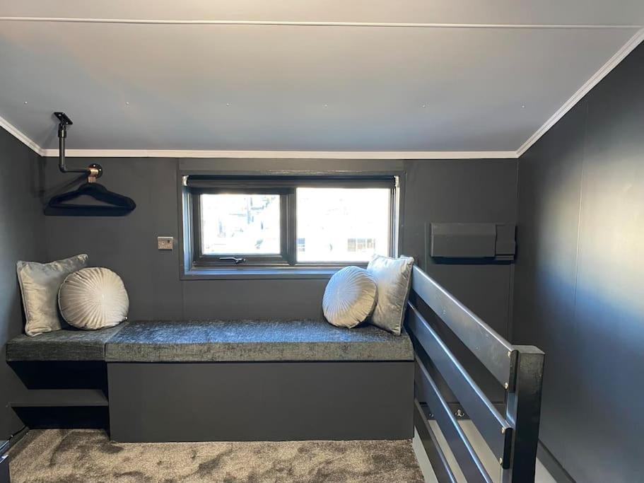 Seascape - Floating Home At Brighton Marina With Free Parking Екстер'єр фото