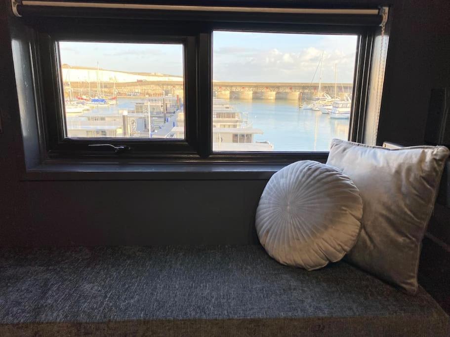Seascape - Floating Home At Brighton Marina With Free Parking Екстер'єр фото