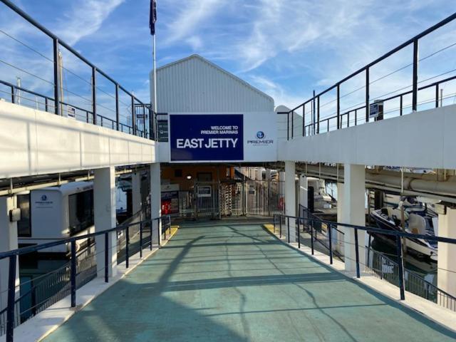 Seascape - Floating Home At Brighton Marina With Free Parking Екстер'єр фото